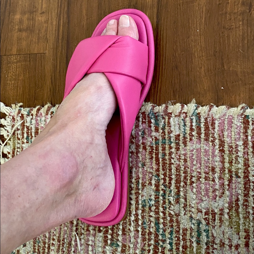 Pink Leather Slide Sandals from Nordstrom. NWT.  Never worn. Soft & Cushy.Size 7 - Picture 5 of 16